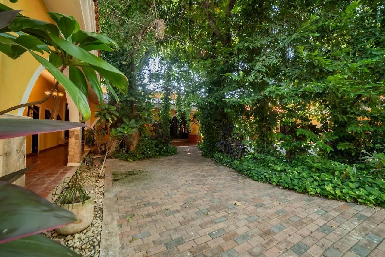 Espectacular Casona Con Alberca Y Jardines Villa Mérida Mexikó